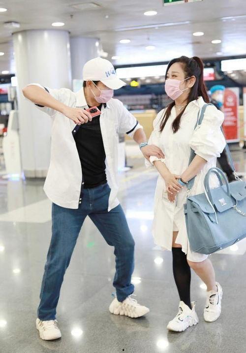 小女孩白长丝袜脚,探寻小女孩的纯真世界