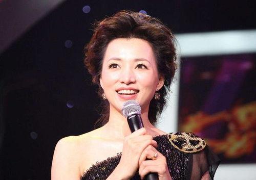 董卿丝袜事件,揭秘娱乐圈的争议瞬间